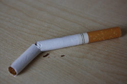 Bild einer zerbrochenen Zigarette